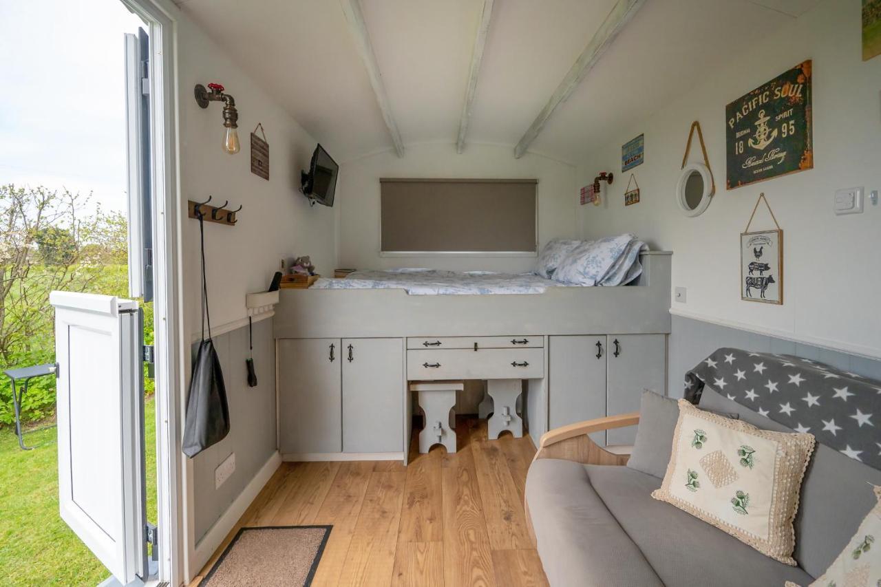Lanterns Shepherds Huts & Glamping Happisburgh Bagian luar foto